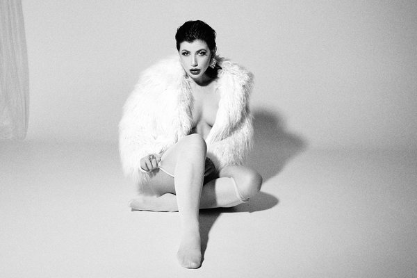 Plongée Exclusive dans l'Univers d'un Artiste de la Mode