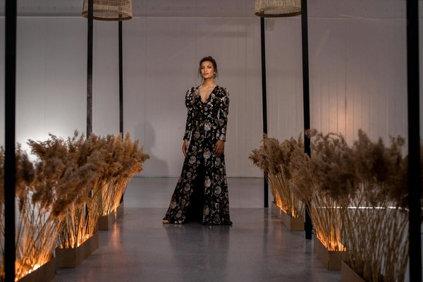 10 Astuces Essentielles pour des Cheveux Sains et Brillants : Adoptez la Brillance Éclatante !